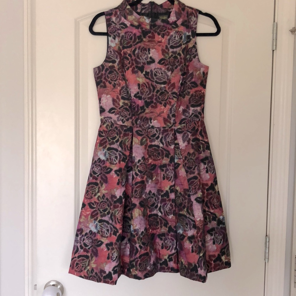 Mock neck, sleeveless Dress